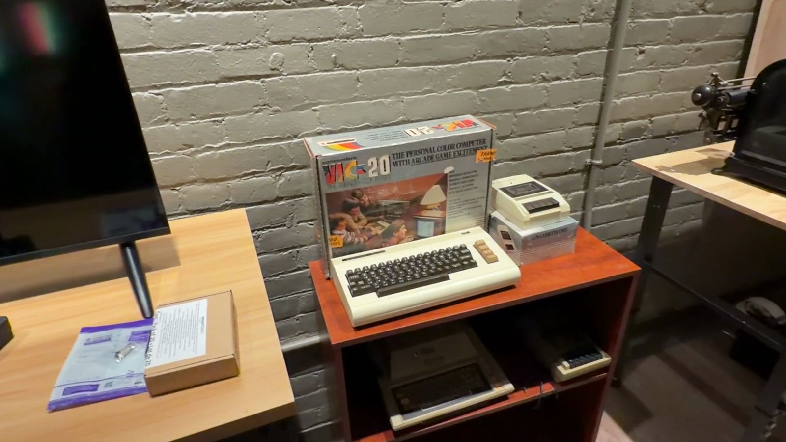 A Commodore VIC-20 computer and its box on a table
